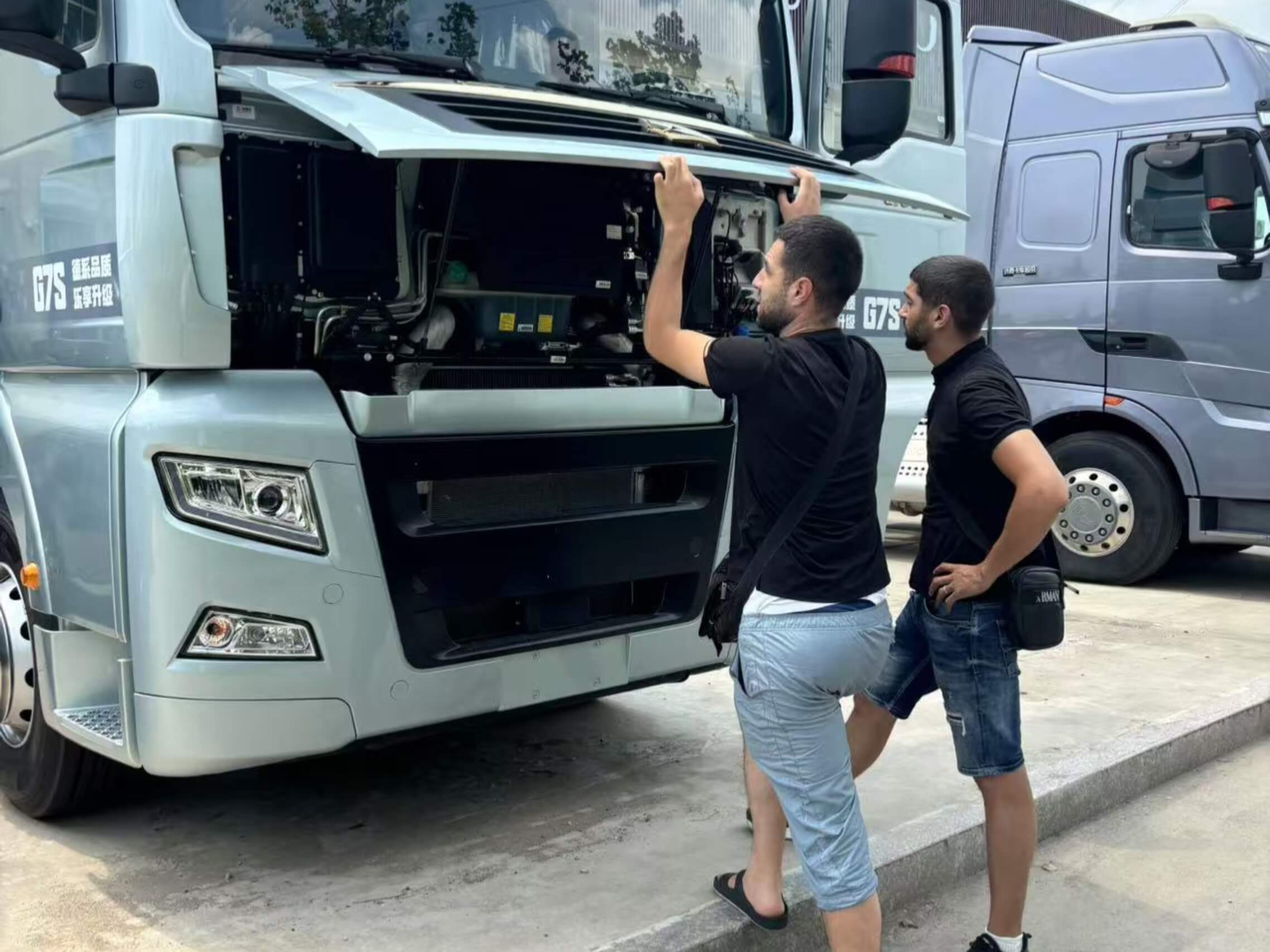 Az üzbegisztáni ügyfelek felkeresik a Luyi gyárat, mélyreható eszmecserét folytatnak, és együttműködési konszenzusra jutnak