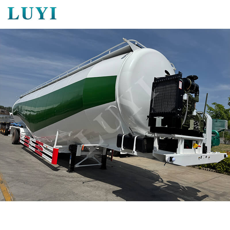 A Luyi 3 tengelyes, 85 köbméteres portartályos félpótkocsi Guineába indul, segítve az infrastruktúra logisztikáját Nyugat-Afrikában