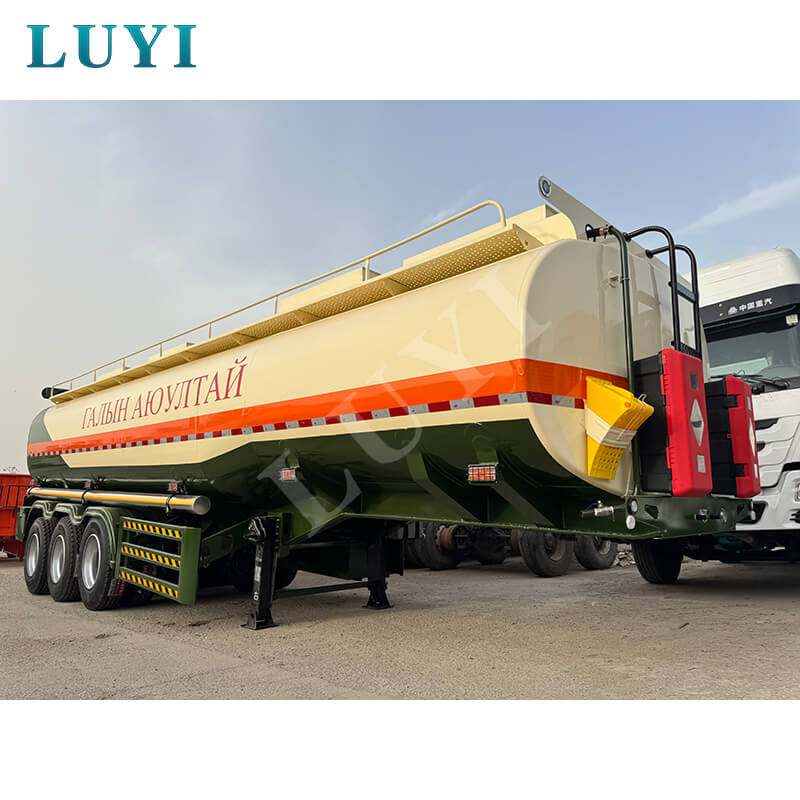 Testreszabott 3 tengelyes olajtartályos félpótkocsik Mauritániába szállítva az energiaszállítás biztonsági vonalának megerősítése érdekében