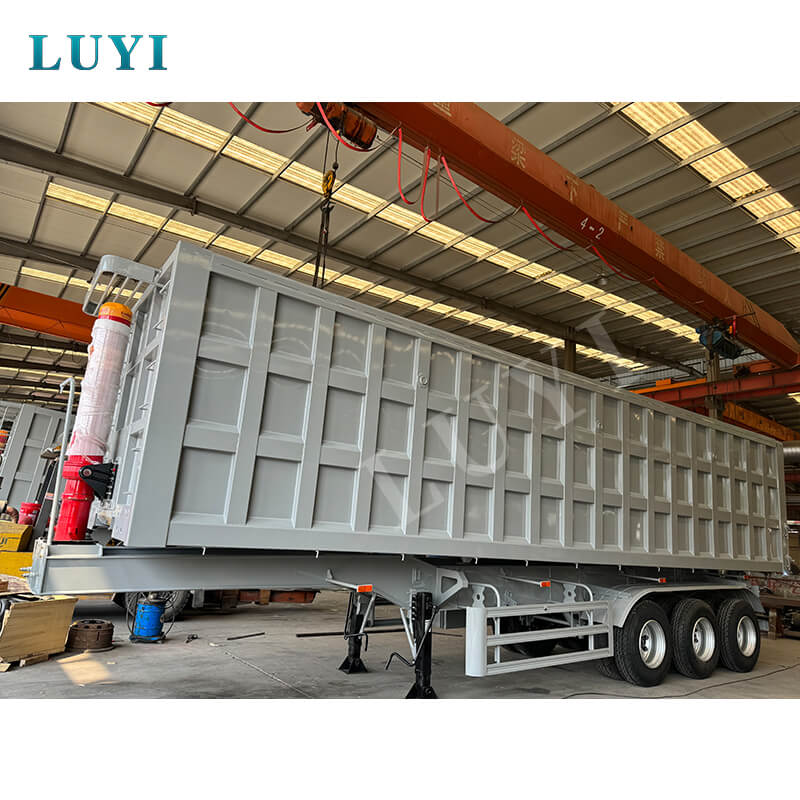 Az afrikai logisztika korszerűsítésének megkönnyítése: Egy köteg 3 tengelyes hátsó billenős félpótkocsi érkezik Tanzániába