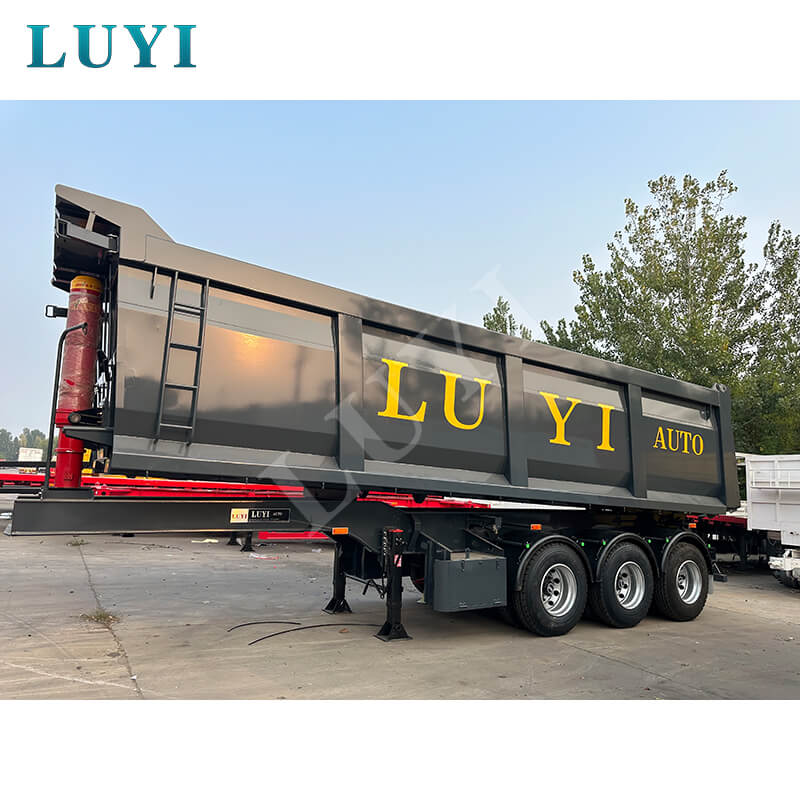 Pontosan az afrikai munkakörülményekhez igazítva! Lu Yi fekete téglalap alakú rakománydobozos billenő félpótkocsiját sikeresen szállították Elefántcsontpartra, megkönnyítve az ömlesztett anyagok hatékony szállítását