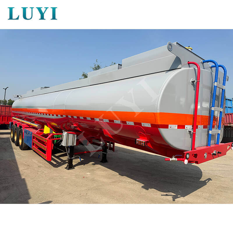 A Luyi gyár kongói vendégeket fogad, a 35 000 literes tartálykocsi félpótkocsi fellendíti a kínai-afrikai logisztikai együttműködést