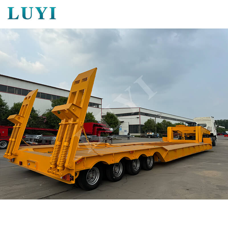 Esettanulmány: Egyedi 4 tengelyes mélyágyas pótkocsi a botswanai piac számára