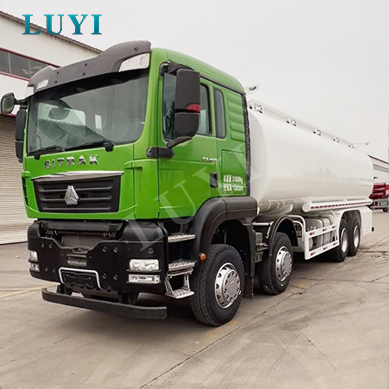 Sinotruk SITRAK 8×4 30000L üzemanyagtartályos teherautó vásárlási útmutató dízel-, benzin- és mobil tankolási projektekhez