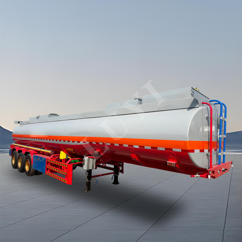 3 tengelyes, 30-45 köbméter, személyre szabható, olajtartályos félpótkocsi