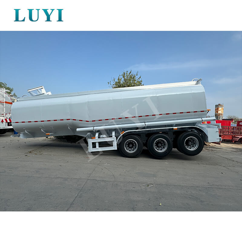 3 tengelyes 40 000 literes szénacél olajtartályos teherautó dízel és benzin szállításához