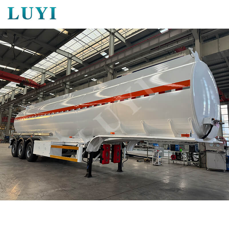 3 tengelyes, 60 tonnás 45 000 literes szénacél olajtartályos félpótkocsi 3 tengelyes, 60 tonnás 45 000 literes szénacél olajtartályos félpótkocsi