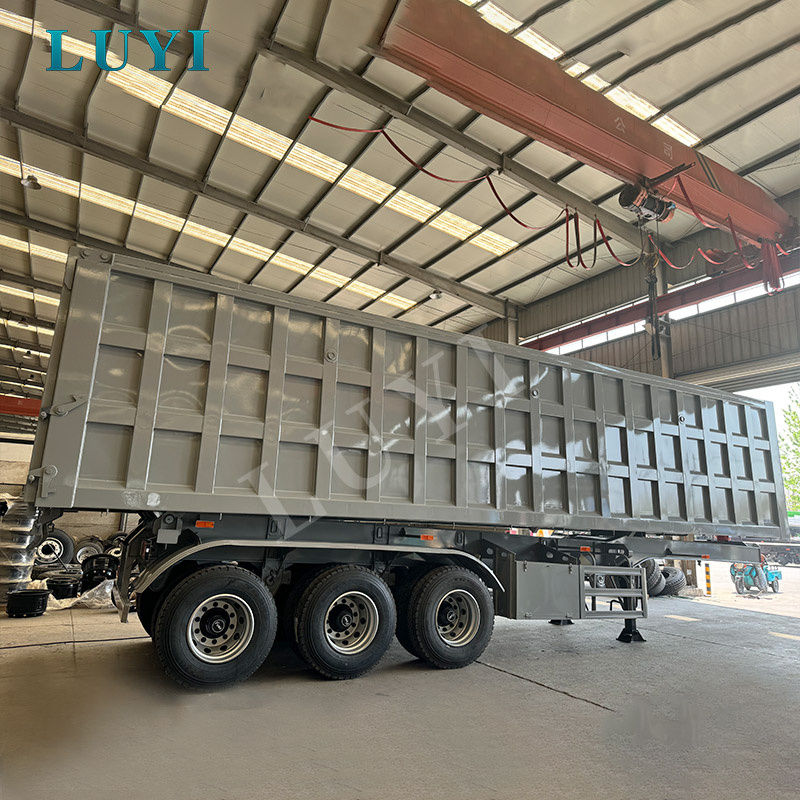 3 tengelyes hátsó billenő félpótkocsi (végdömperes pótkocsi) ömlesztett anyag szállításához